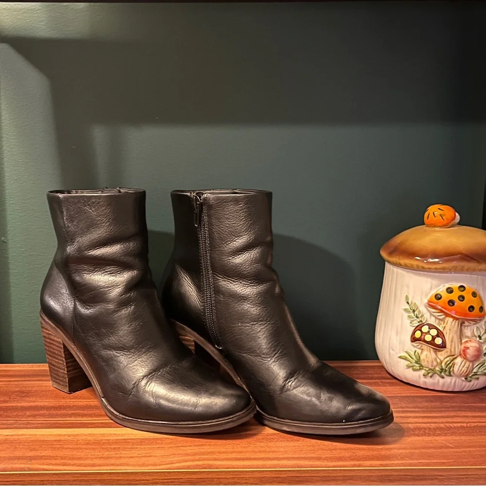 Lucky Brand Heel Ankle Boot - Picture 4 of 9